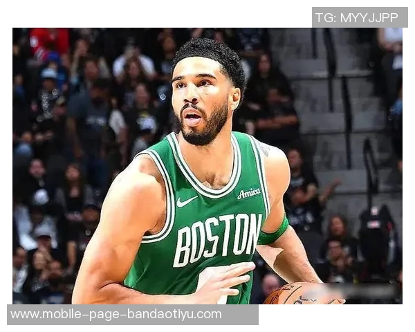 科塔赞塔图姆在场上如教练般引领队伍积极发声助力团队前行